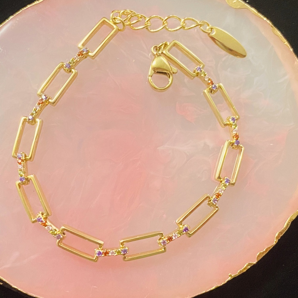 Bracelet laminate